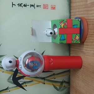 Snoopy Toys One Gift Box Snoopy And One Spinning Light